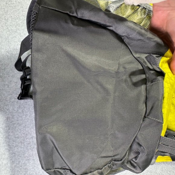 Bug Juice Backpack Yellow Gray Hiking Adjustable Straps - Picture 3 of 8